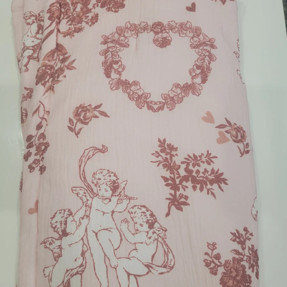 Envogue Pink Cherub & Floral Throw Blanket